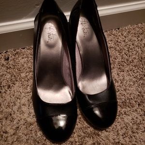 Black dress shoe